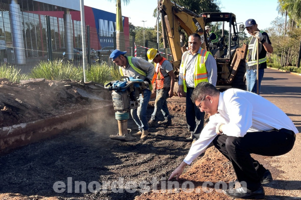 Fuerza Plena: Intendente Acevedo verifica trabajos de asfaltado y empedrado que la comuna está realizando en toda la ciudad