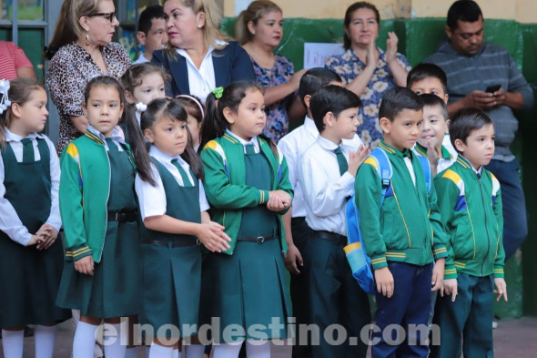 Los departamentos más pobres del país son los que tienen menor cobertura de almuerzo y, muchas veces, los alimentos que reciben son de baja calidad y no cumplen con los requerimientos nutricionales. (Foto: Presidencia de la República del Paraguay).