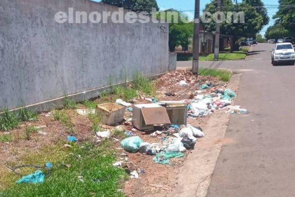 Estaría bueno que la población no arrojar residuos en lugares no permitidos. Los desechos domésticos deberían ir en bolsas cerradas y depositarse en los puntos establecidos hasta la visita del recolector. (Foto: Municipalidad de Pedro Juan Caballero).