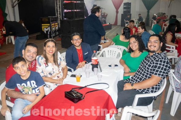 Las festividades de Navidad y Año Nuevo ya son una tradición que reúne a los estudiantes que no pudieron viajar a su ciudad de origen, según el calendario de actividades de la Universidad Central del Paraguay cada Diciembre. (Foto: Asesoría de Prensa de Universidad Central del Paraguay sede Pedro Juan Caballero).