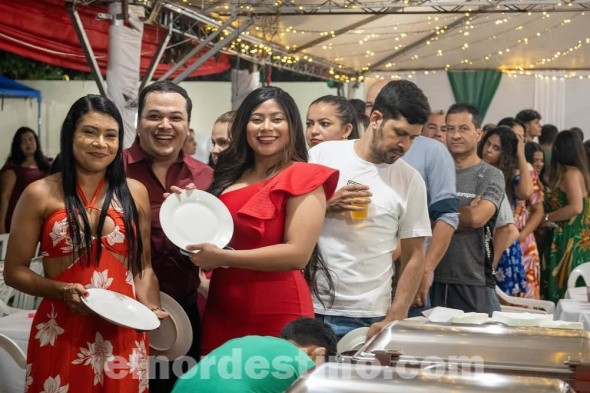 Las festividades de Navidad y Año Nuevo ya son una tradición que reúne a los estudiantes que no pudieron viajar a su ciudad de origen, según el calendario de actividades de la Universidad Central del Paraguay cada Diciembre. (Foto: Asesoría de Prensa de Universidad Central del Paraguay sede Pedro Juan Caballero).