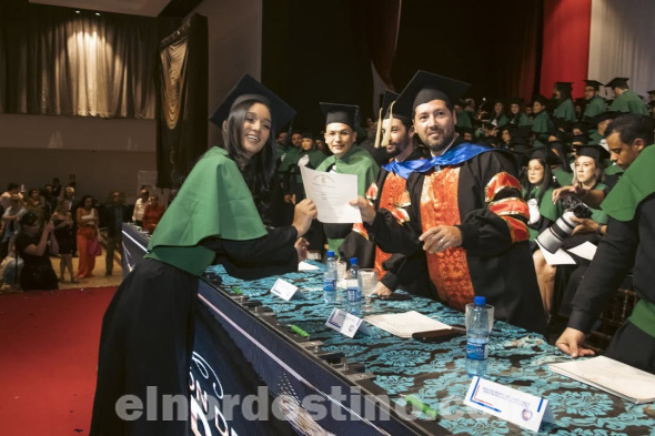 En “Majestic Hall” de Ponta Porã se graduaron nuevos profesionales especializados en Medicina, quienes cursaron sus estudios en Universidad Central del Paraguay sede Pedro Juan Caballero. El creador de la carrera de Medicina licenciado Carlos Bernardo acompañó la ceremonia. (Foto: Asesoría de Prensa de UCP sede PJC).