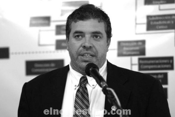 El arquitecto Edgar Ruíz Candia expuso los trabajos realizados por la secretaría a su cargo, destacando el mantenimiento de caminos en las diversas colonias del Departamento.  (Foto: Diego Lozano).