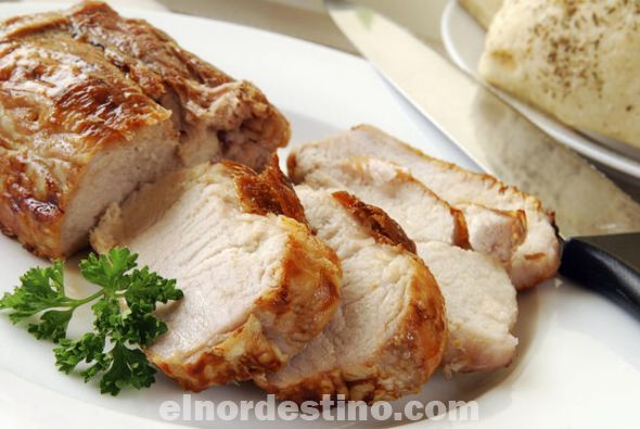 Las chuletas de cerdo con salsa de cebolla son un guiso muy sencillo que te servirá para adaptar a cualquier carne que vayas a guisar. También puedes preparar un rico relleno tanto para macarrones, canelones, lasaña o las más variadas verduras.(Foto: Cocina Rica).