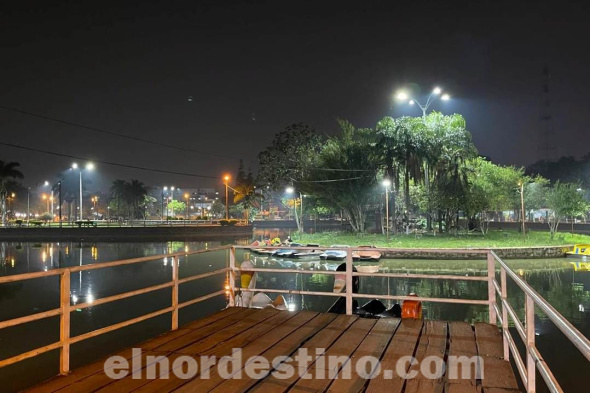 Emblemática Laguna Punta Porā de Pedro Juan Caballero renueva su iluminación para incentivar paseos pedestres nocturnos