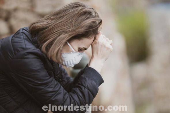 Es muy probable que otras personas no tengan idea de que está luchando contra los síntomas depresivos. Por eso, nunca subestimes; no juzgues el dolor y la tristeza ajena, ni compares tu forma de afrontar situaciones con la de los demás. (Foto: Nueva Mujer)