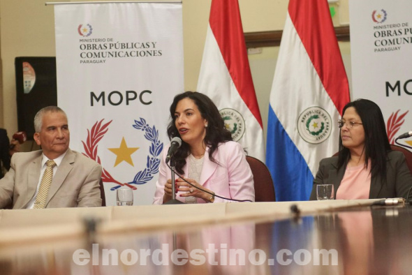 La titular del Ministerio de Obras Públicas y Comunicaciones ingeniera Claudia María de la Paz Centurión Rodríguez impulsó el llamado a licitación llamado a licitación para la construcción de la “Ruta de la Soberanía. (Foto: Ministerio de Obras Públicas y Comunicaciones).