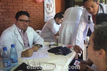 Alumnos del cuarto año de la Carrera de Medicina de la Universidad Sudamericana interactuaron con los alumnos del C.R.E. Dr. Raúl Peña. (Foto: Diego Lozano).