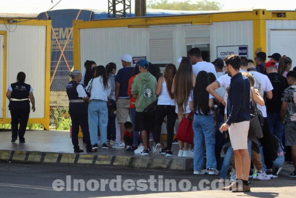 Desde el viernes ante­rior al inicio de la Semana Santa ya se registraba un flujo importante de viaje­ros, que aumentó conside­rablemente entre miércoles y jueves santos, según refe­rentes del sector. (Foto: Dirección Nacional de Migra­ciones).