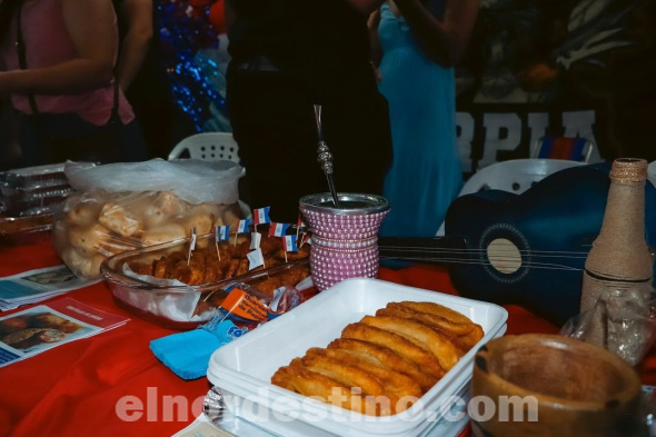 Este XI Festival de Guaraní tuvo la particularidad de fusionar las disciplinas de la cultura guaraní y la historia de la Medicina. Fue una gran fiesta que celebró la rica cultura paraguaya, con mucha danza, teatro y comidas típicas. (Foto: Asesoría de Prensa de Universidad Central del Paraguay).