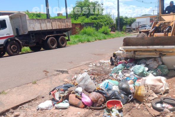 Estaría bueno que la población no arrojar residuos en lugares no permitidos. Los desechos domésticos deberían ir en bolsas cerradas y depositarse en los puntos establecidos hasta la visita del recolector. (Foto: Municipalidad de Pedro Juan Caballero).