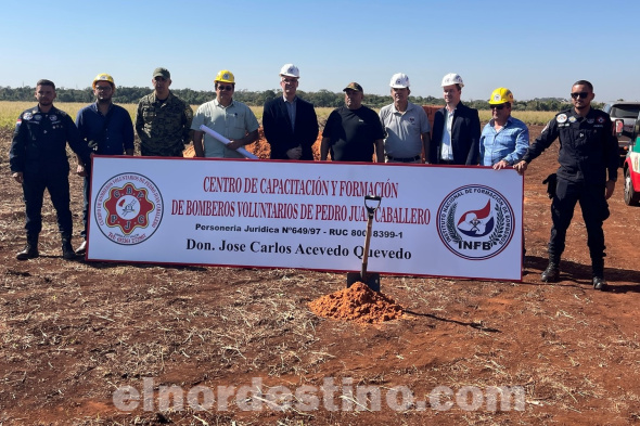 Palada inicial del Centro de Capacitación y Formación de Bomberos Voluntarios Azules “Don José Carlos Acevedo Quevedo”