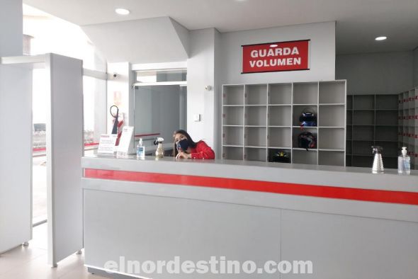 Planet Outlet reabrió oficialmente sus puertas este lunes 5 de Octubre, que como aquel 17 de Junio de 2014 cuando tuvo su inauguración quedará como una fecha histórica para el Grupo Cogorno. Una buena cantidad de visitantes se acercaron al local, que además es el primer outlet de Paraguay. (Foto: Diego Lozano).