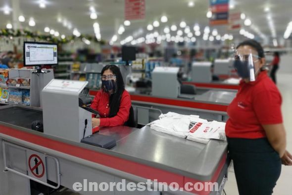 Planet Outlet reabrió oficialmente sus puertas este lunes 5 de Octubre, que como aquel 17 de Junio de 2014 cuando tuvo su inauguración quedará como una fecha histórica para el Grupo Cogorno. Una buena cantidad de visitantes se acercaron al local, que además es el primer outlet de Paraguay. (Foto: Diego Lozano).