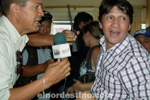 El nuevo gobernador de Amambay expresó su desahogo con gran fervor. Fueron intensas jornadas dónde el nerviosismo y la ansiedad fueron evidentes en el joven político pedrojuanino. De ahora en más asume la gran responsabilidad de dirigir los destinos del Departamento. (Foto: Diego Lozano). 