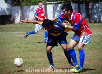 La mayor parte del partido entre Aquidabán y Sportivo Obrero fue muy disputada. Ambos equipos pusieron “pierna fuerte” lo que originó cambios por lesiones. (Foto: Diego Lozano).