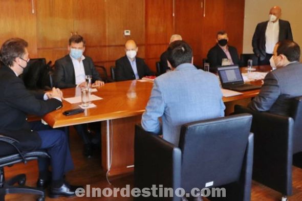 En la reunión de trabajo, el Ministro de Industria y Comercio, Luis Alberto Castiglioni Soria dijo a los directivos de CTC Global e IMSA que valora la inversión y el interés de explorar oportunidades en el país. (Foto: Agencia de Información Paraguaya).