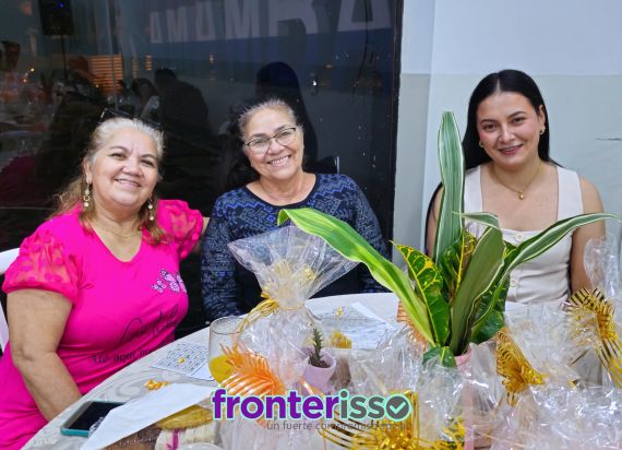 Según la presidente de la “Asociación de Artesanos sin Frontera” señora Jovita Cantero Martínez, de sobrar recaudación, comprarían mesas, sillas, toldos, bienes que actualmente alquilan.