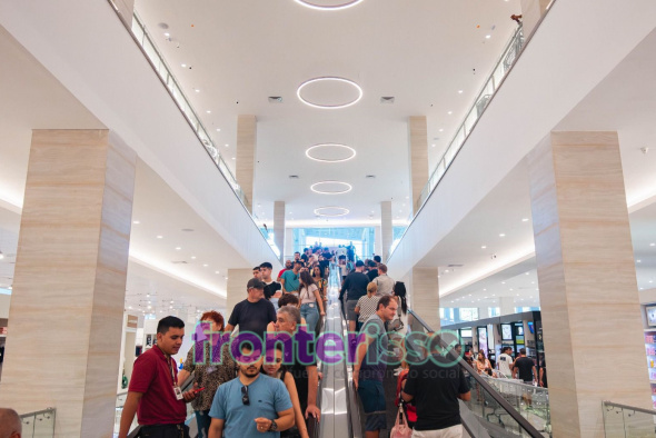 Shopping China Importados fue distinguida en los FrontierAwards 2025 con el premio a BestBorderDowntownRetaileroftheYear, considerado el “Oscar” de la industria duty free. (Foto: Gacetilla de prensa de Shopping China Importados de Pedro Juan Caballero).