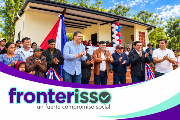 El jefe departamental, Juancho Acosta, valoró las gestiones realizadas para posibilitar el acceso a un hogar digno a pobladores amambayenses de sectores vulnerables. A nivel nacional, el gobierno central ya registra más de 34.000 viviendas entregadas en diversos puntos del país. (Foto: Gobernación de Amambay).   