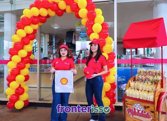 Cada vehículo que llegaba para abastecer combustible era recibido por una promotora. Los tripulantes eran obsequiados con kepis, bolsas y pipoca salada o dulce según la preferencia.