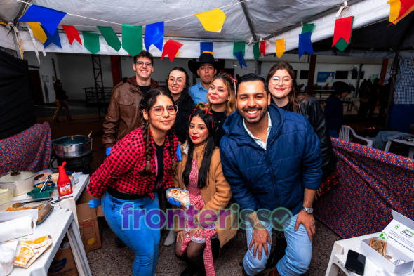 La Fiesta de San Juan en Paraguay es Tradición, alegría, música, comidas típicas y mucha cultura paraguaya. Una noche para disfrutar nuestras raíces y compartir en comunidad. En UNISUD es uno de los acontecimientos más esperados cada año. (Foto: gacetilla de Prensa de UNISUD Sede Pedro Juan Caballero).