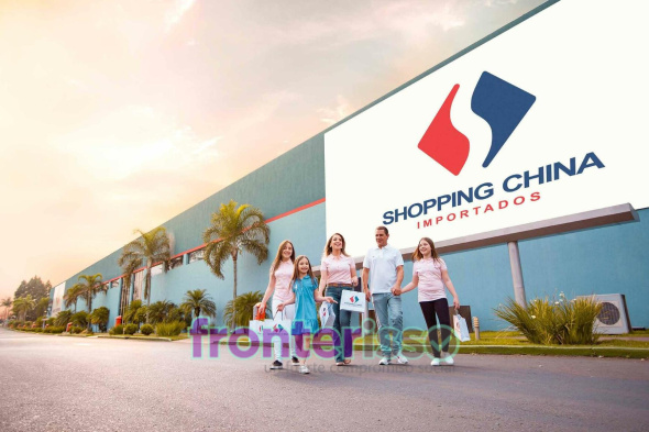 La remera oficial de la selección de Paraguay, desarrollada por Puma, refleja con orgullo la identidad y pasión del fútbol paraguayo a través de un diseño moderno inspirado en sus tradicionales colores. (Imagen: Gacetilla de prensa de Shopping China Importados).