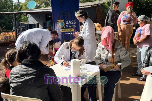 Durante la actividad se realizaron consultas pediátricas, recolección de información, monitoreo a niños y donaciones de alimentos, acercando a los estudiantes a la realidad y necesidades de la comunidad. (Foto: UASS filial Pedro Juan Caballero).