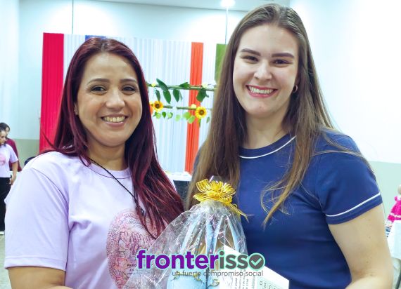 La organización fue impecable, y además del té no faltaron infusiones como cocido, chocolate con leche y diversos jugos naturales. Todo esto acompañado de comidas típicas, y también tortas y dulces.