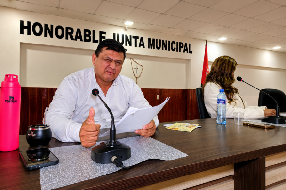 Durante la sesión ordinaria del lunes 6 de Julio, el concejal Ronaldo Amarilla fue elegido vicepresidente de la Junta Municipal, con lo que quedó formalmente completado el proceso de reorganización institucional y sucesión política iniciado tras la salida de Ronald Acevedo. (Foto: Diego Lozano para fronterisso).