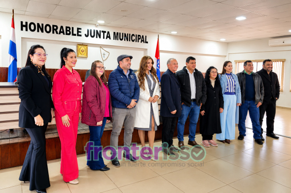 En votación abierta, Salinas recibió el respaldo unánime de los concejales. Tras su elección, asumió inmediatamente el cargo en una ceremonia encabezada por la vicepresidenta de la Junta Municipal, Lourdes Amarilla. (Imagen: Diego Lozano para Ideas del Norte Consultora Publicitaria).